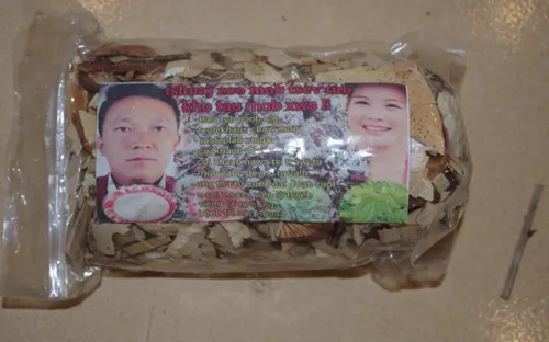 Khởi tố hai đối tượng ở Điện Biên tự hái cây rừng trộn bán thành “thuốc chữa bệnh”