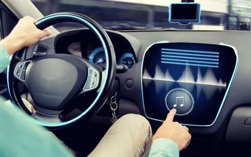 Mở nhạc trên ô tô có bị phạt? Quy định và mức xử lý mới nhất