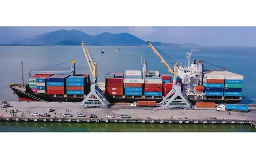 Cước vận tải container nội địa tăng vọt: Doanh nghiệp vận tải “đứng ngồi không yên”