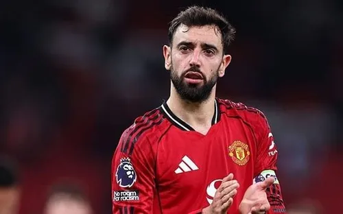 Bruno Fernandes từ nguy cơ bị bán trở thành “không thể thay thế” tại Man Utd