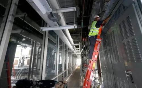 Gen Z chuyển hướng học nghề điện, đón “làn sóng” xây dựng trung tâm dữ liệu AI