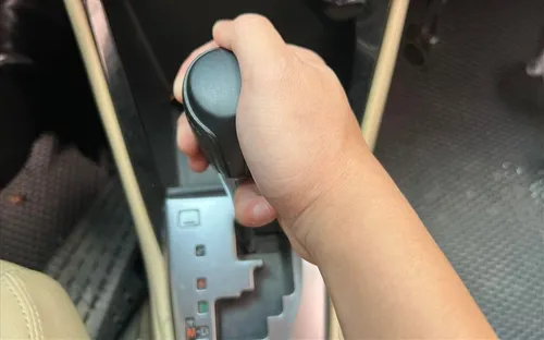 Những thói quen lái xe số tự động dễ hại hộp số và tiềm ẩn rủi ro