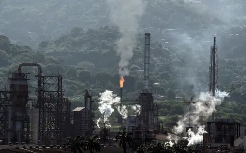 Mỹ nới lỏng cấm vận dầu mỏ Venezuela giữa bối cảnh giá dầu tăng cao