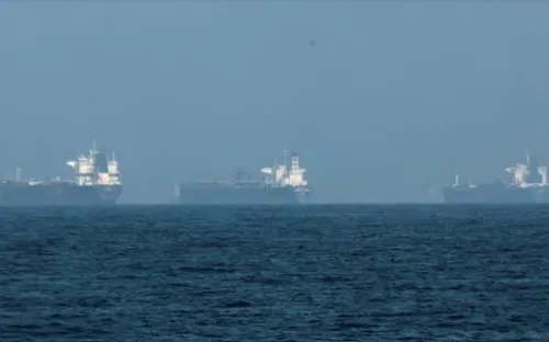 Đề xuất hỗ trợ tàu Việt Nam qua eo biển Hormuz an toàn, siết quản lý giá vận tải biển