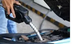 Giá xăng có thể vượt 33.000 đồng/lít nếu không dùng Quỹ bình ổn