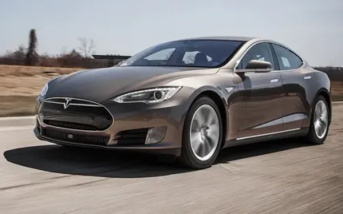 Mỹ mở rộng điều tra hệ thống tự lái Tesla, nguy cơ thu hồi do lỗi cảnh báo