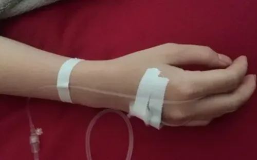 Hai bệnh nhân ở Lạng Sơn sốc phản vệ nguy kịch sau khi tự truyền dịch tại nhà