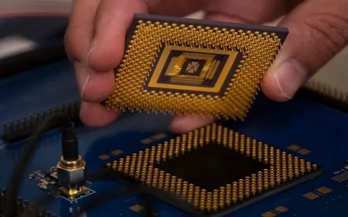 Đột phá memristor từ Đại học Cambridge: Có thể giảm 70% điện năng cho AI