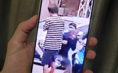 Hai tài xế ô tô xô xát giữa đường ở TP.HCM, một người chảy máu đầu