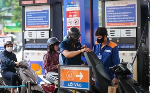 Bộ Chính trị yêu cầu xây dựng chiến lược dự trữ nhiên liệu dài hạn trước biến động thị trường