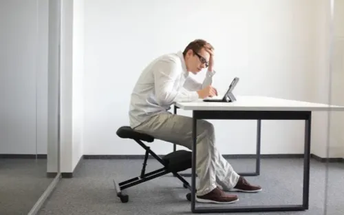 Ngồi quá lâu làm tăng nguy cơ đột quỵ như thế nào?