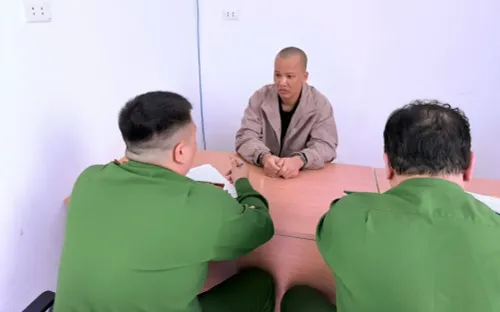 Bắt giữ đối tượng truy nã đặc biệt Vương Quốc Bình tại cửa khẩu Lý Vạn