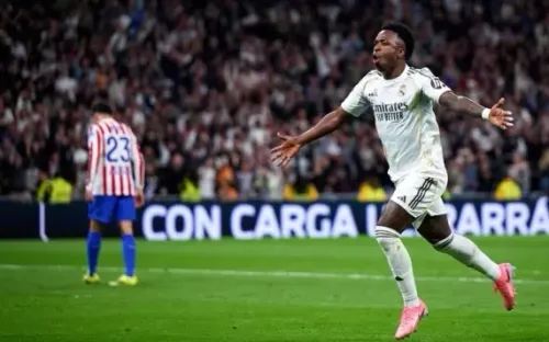 Real Madrid ngược dòng hạ Atletico Madrid 3-2 dù chơi thiếu người