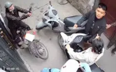 Xác minh clip nam thanh niên hành hung 2 phụ nữ ở Hà Nội