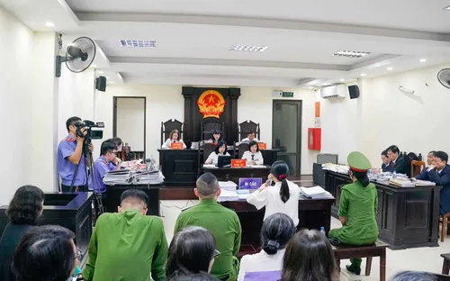 Cựu Hiệu trưởng Trường THCS Ba Đình hầu tòa vì thu tiền dạy thêm vượt quy định