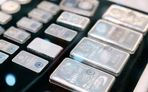 Giá bạc hôm nay 24-3: Tăng mạnh trở lại