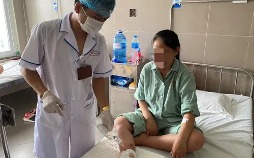 Tự ý đắp thuốc nam, bệnh nhân bỏng nặng vùng chân