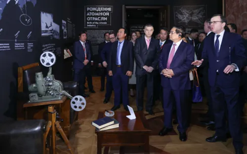 Thủ tướng Phạm Minh Chính đề nghị tăng cường hợp tác đào tạo nhân lực năng lượng nguyên tử với Nga