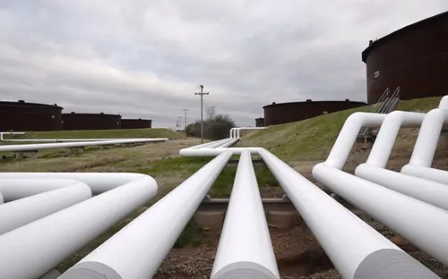 Dầu thô ‘gãy’ mốc 100 USD, kim loại hút tiền trở lại