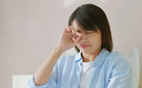 Mờ mắt thất thường có thể là dấu hiệu sớm biến chứng võng mạc do đái tháo đường