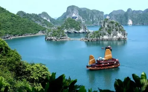 Vịnh Bái Tử Long lọt top 7 kỳ quan Đông Nam Á theo Condé Nast Traveler