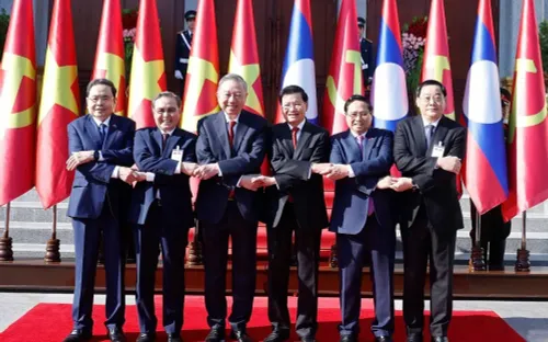 Lãnh đạo Việt Nam gửi điện mừng lãnh đạo cấp cao Lào