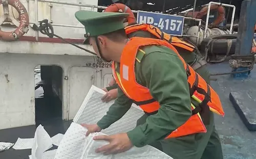 Thanh Hóa: Cứu hộ tàu chở hàng bị chìm tại Cảng Quốc tế Long Sơn