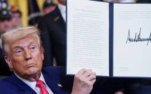 Tiền giấy USD sẽ được in chữ ký của Tổng thống Mỹ Donald Trump