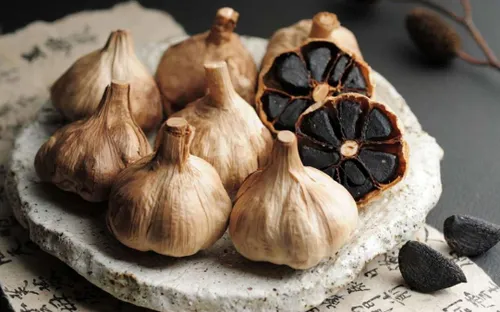 Bệnh nhân cải thiện hẹp động mạch cảnh nhờ bổ sung tỏi đen, hành tây