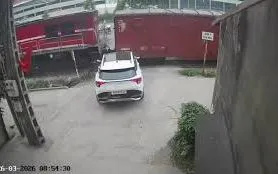 Xe chết máy trên đường ray: Ưu tiên rời xa, không cố cứu xe khi tàu đến gần