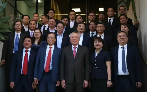 Phó Thủ tướng Thường trực Nguyễn Hòa Bình thăm Tổng Lãnh sự quán Việt Nam tại San Francisco