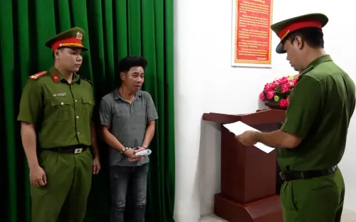 Bắt giữ 2 đối tượng khai thác cát trái phép chống đối, khiến một cán bộ công an hi sinh