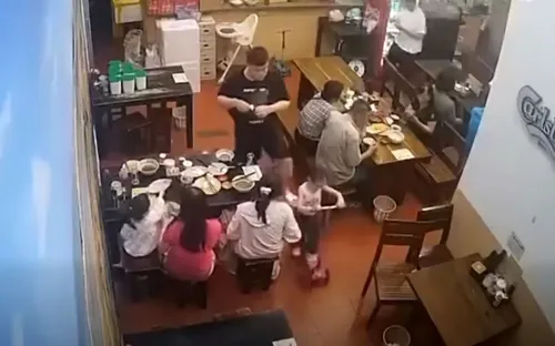 Công an xác minh vụ nam thanh niên nghi đạp ngã bé gái tại Times City