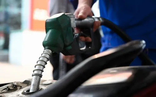 Chính phủ chi tạm ứng 8.000 tỷ đồng: “Phao cứu sinh” bình ổn giá xăng dầu