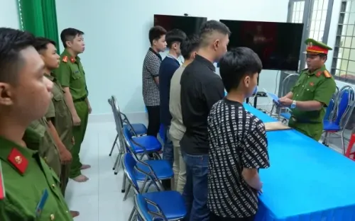 Bắt nhóm thanh niên truy đuổi, đập phá ôtô do hiểu nhầm quỵt tiền mua sầu riêng