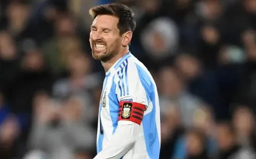 HLV Lionel Scaloni khuyên Lionel Messi gạt bỏ áp lực trước World Cup 2026
