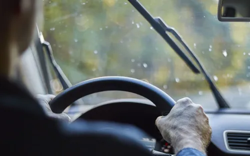 Vì sao ô tô rung lắc khi chạy tốc độ cao và nguyên nhân dễ bị bỏ qua