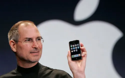 Apple tròn 50 năm: Từ garage nhỏ đến gã khổng lồ công nghệ