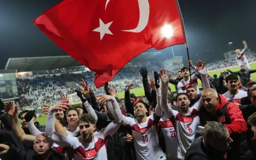 Thổ Nhĩ Kỳ trở lại World Cup sau 24 năm chờ đợi