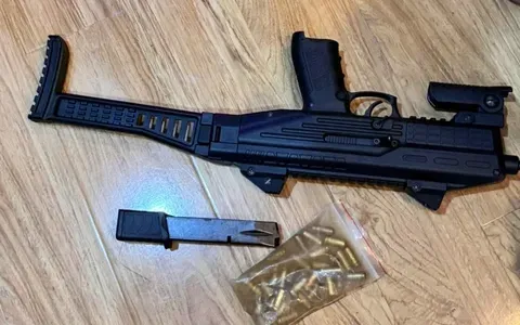 Tạm giữ thanh niên tàng trữ ma túy, phát hiện thêm vật nghi súng quân dụng tại nơi ở