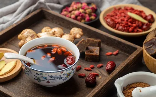 Canh bổ kiểu “quốc hồn quốc túy” có thể hủy thận nếu nấu quá lâu hoặc từ thảo dược không rõ nguồn gốc