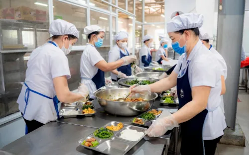 Bộ Y tế siết kiểm soát an toàn thực phẩm tại bếp ăn tập thể