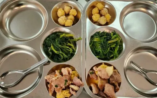 Phụ huynh lo lắng trước thông tin thực phẩm bẩn, nhiều gia đình dừng bán trú