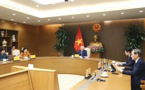 Phó Thủ tướng Nguyễn Hòa Bình trao đổi với ông Vương Thụy Kiệt về phát triển trung tâm tài chính quốc tế