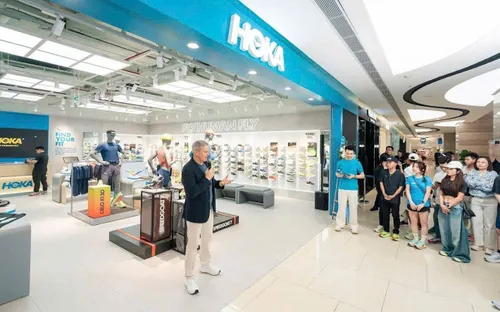 Hoka "đổ bộ" Hà Nội: Thương hiệu giày chạy phát triển nhanh nhất thế giới chính thức có mặt tại Thủ đô