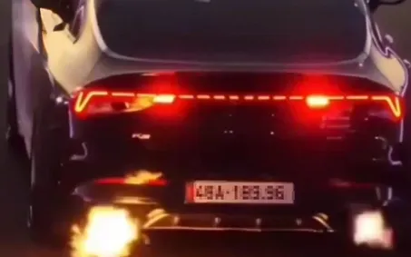Chủ xe KIA K5 độ pô phun lửa bị phạt gần 80 triệu đồng