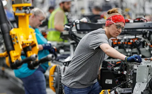 Thị trường lao động Mỹ phục hồi mạnh, nhưng rủi ro lạm phát và năng lượng gia tăng