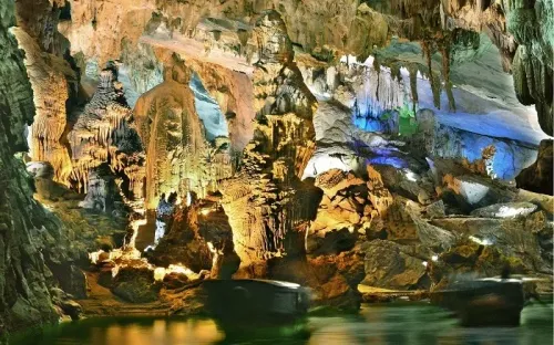 Vẻ đẹp kỳ vĩ của hang động Quảng Bình qua góc nhìn du khách quốc tế