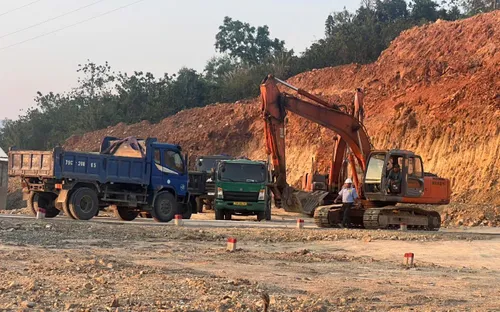 Khánh Hòa chỉ đạo xử lý dứt điểm vụ khai thác, vận chuyển đất trái phép tại xã Diên Lạc