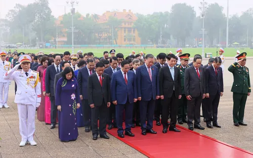Lãnh đạo Đảng, Nhà nước và đại biểu Quốc hội viếng Hồ Chí Minh trước ngày khai mạc Kỳ họp Quốc hội khóa XVI